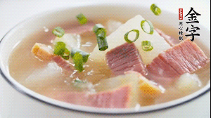 出鍋前撒上蔥花。