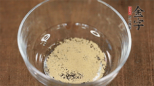 純牛奶溶解稀釋酵母。