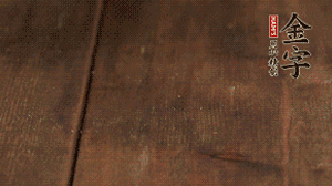 小玉米洗凈，對切。