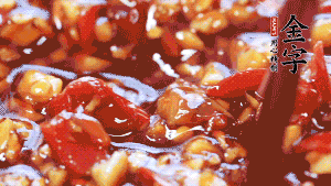 加入蒜末后攪拌均勻，讓每一種味道更加融合。(這個醬汁是不是看起來很誘人啊^_^)