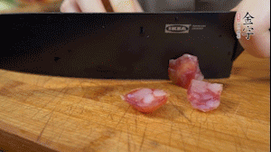 【餡料】3.金字土香腸、香菇切小丁。