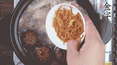 放蟲草花再煮10分鐘。