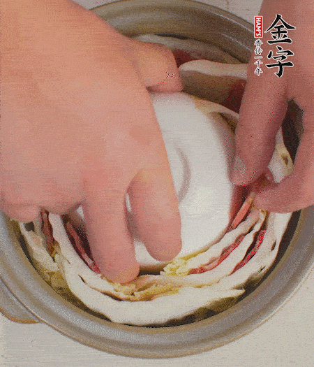 寬度剛好是鍋的高度?？垡粋€小碗更有助于幫助造型。