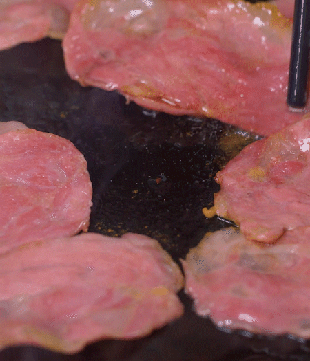 金字淡火腿用黃油/橄欖油煎熟。