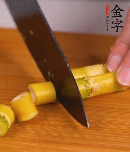 小野筍剝?nèi)ネ馄?，切成小段?>
					</div>
					<span>步驟 2/7</span>
					<p>小野筍剝?nèi)ネ馄?，切成小段?/p>
				</li><li>
					<div   id=