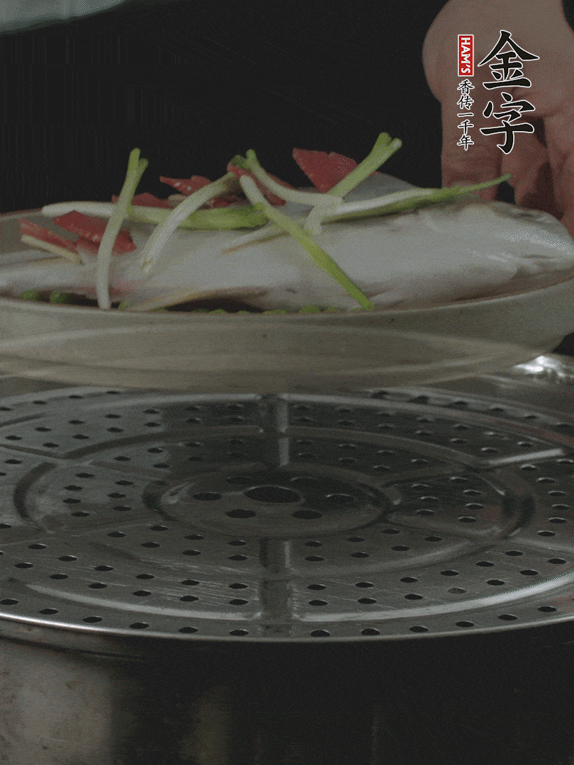 水開(kāi)后，大火上鍋蒸8～10分鐘。