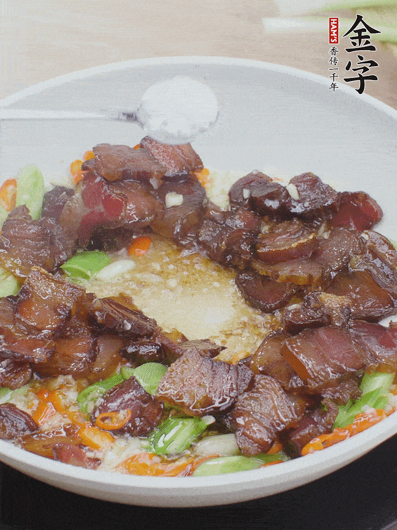 下醬油肉，一點(diǎn)生抽、白糖調(diào)味。