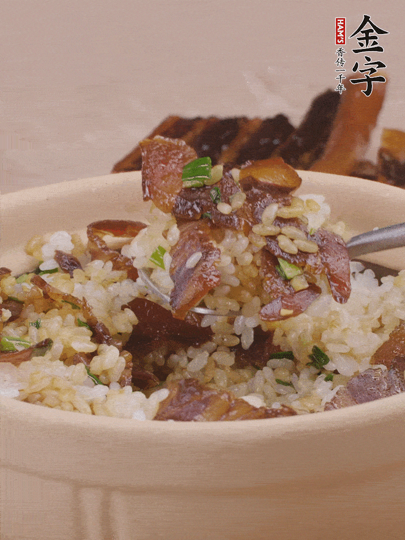 揭蓋后撒點蔥花裝飾，趁熱拌勻。