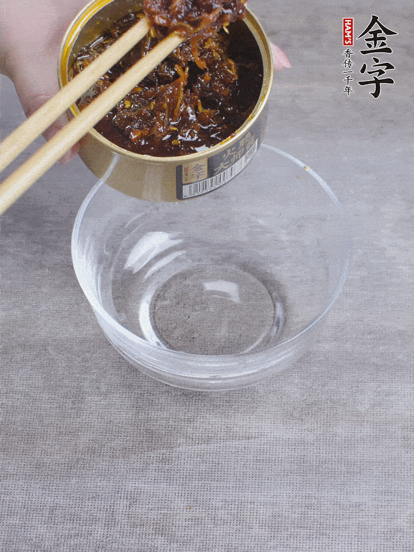 金字火腿大師醬2勺、醬油1勺、白砂糖1/2勺調(diào)勻。