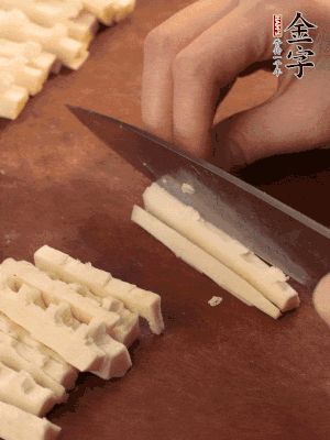 春筍、香菇分別切丁。