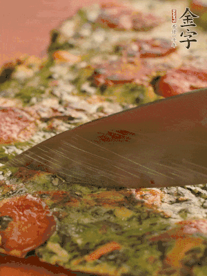 小火煎3分鐘后翻面，蓋蓋兒燜2分鐘。