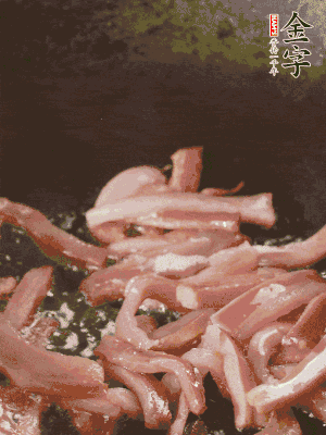 再放豌豆苗翻炒均勻。