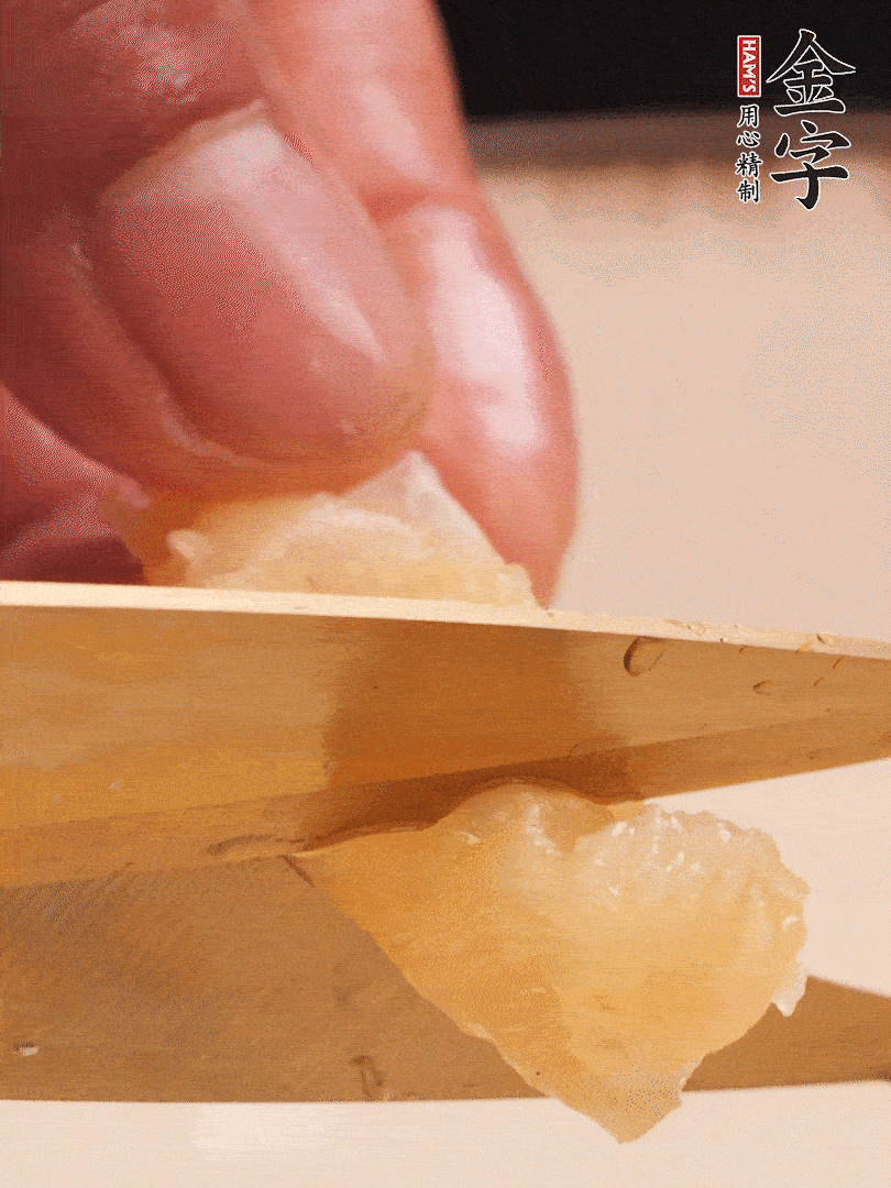 取出放入清水中，清洗表面，再剪成小段