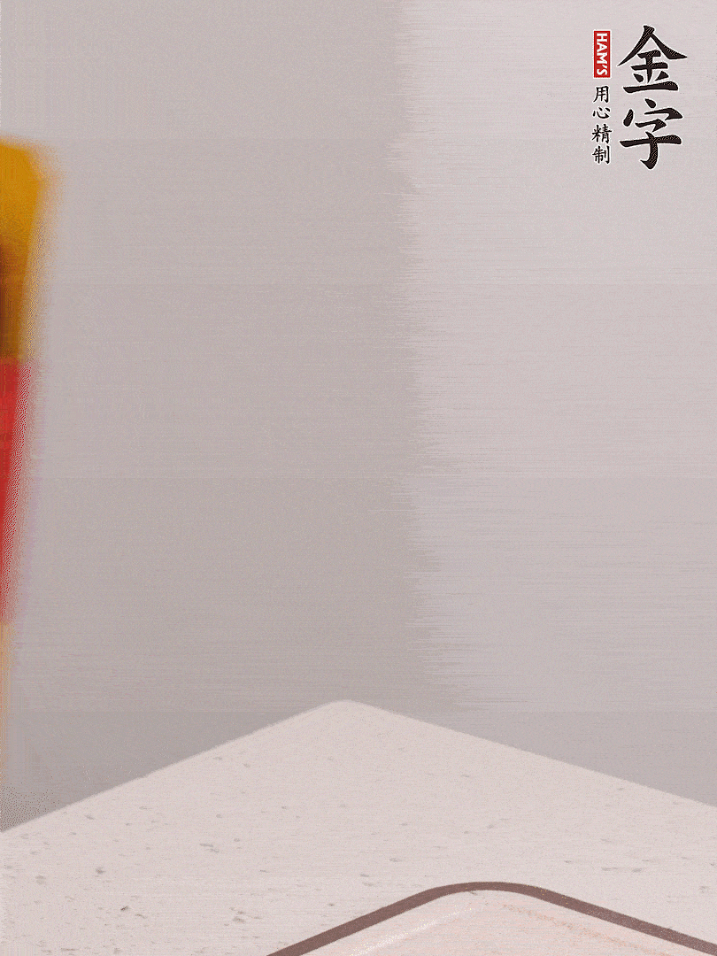 金字火腿切片，溫水浸泡5分鐘，將牛腩放鍋中，倒入比食材多2倍的清水，加姜焯水