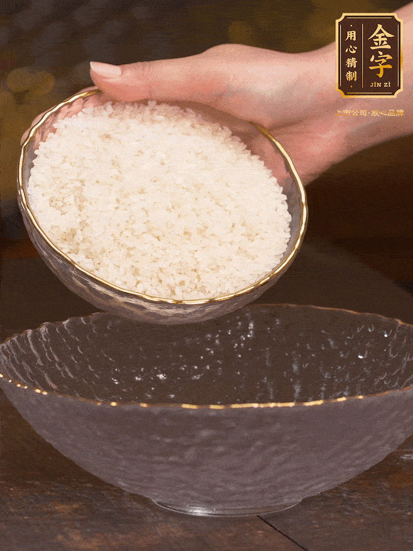 大米洗凈，浸泡1小時