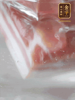 金字咸肉、百葉結(jié)分別焯水