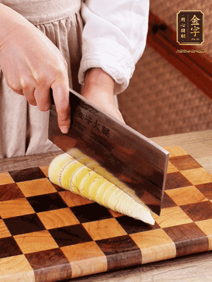 春筍切片，焯水1分鐘