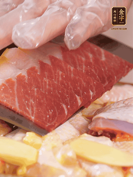 碼上金字火腿片，上鍋蒸足40分鐘